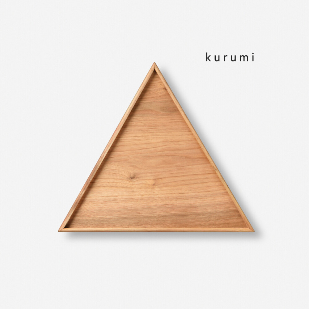 重ねてしまえる無垢材のトレイ 三角
